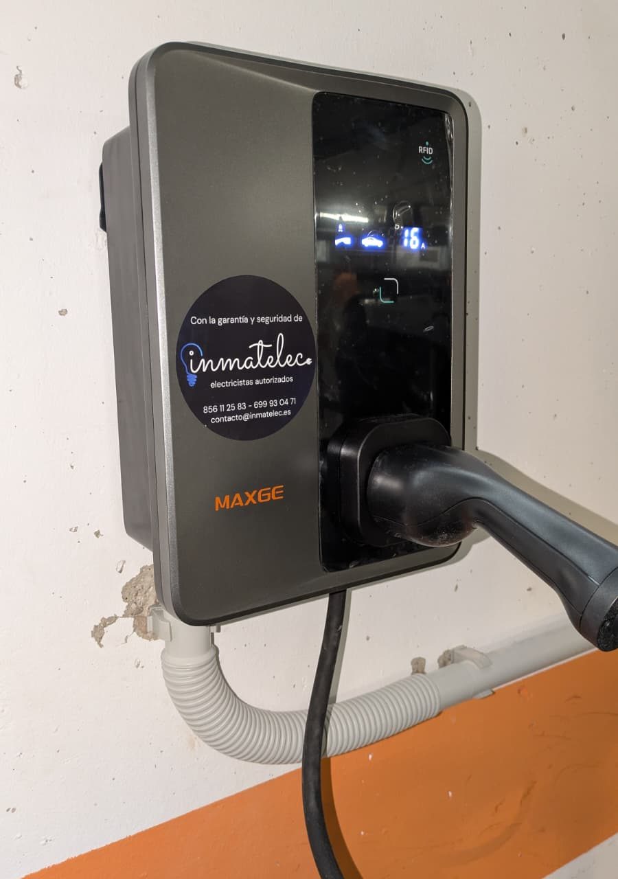 Punto de recarga MAXGE instalado en El Puerto de Santa María