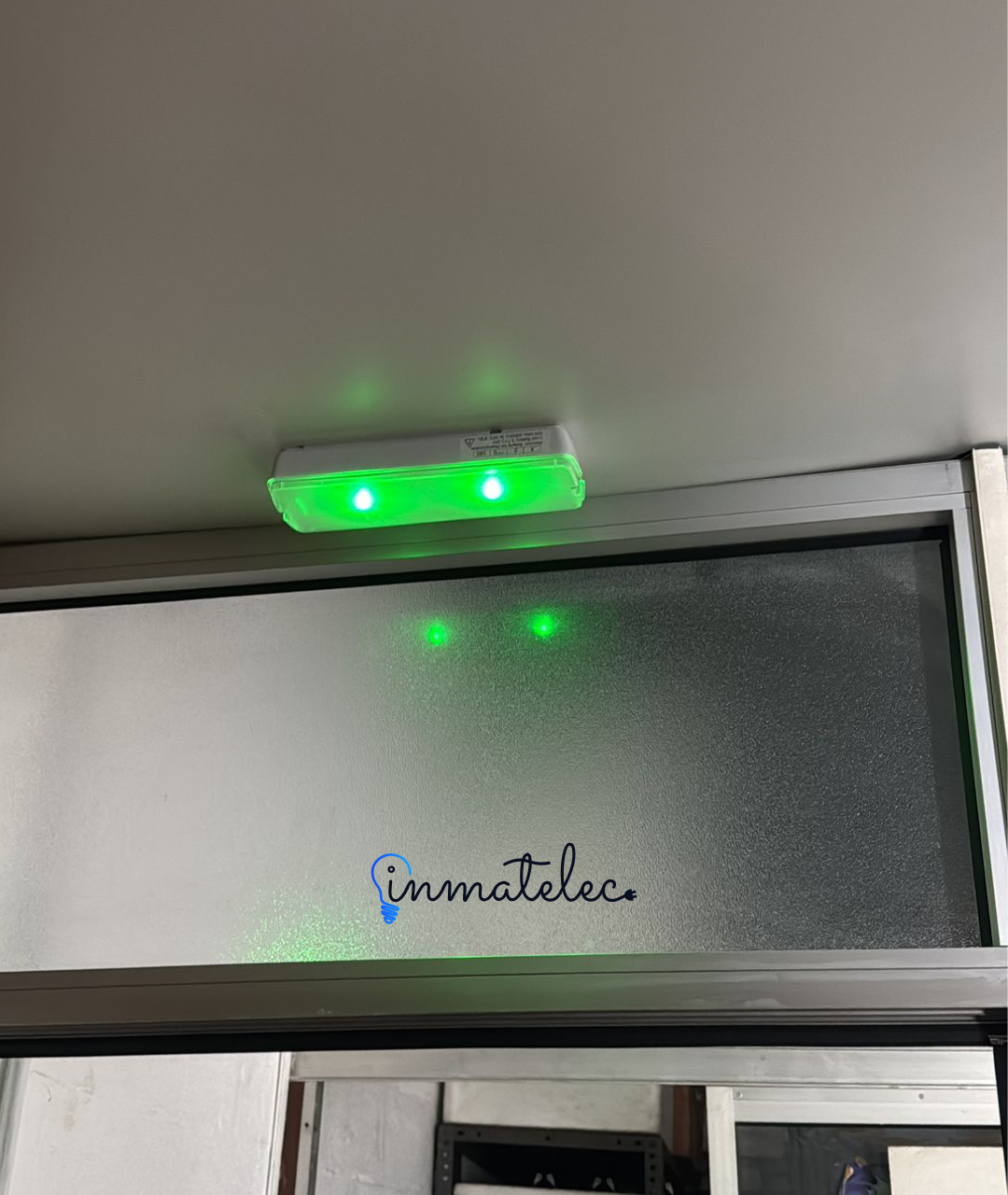 Instalación de luces de emergencia