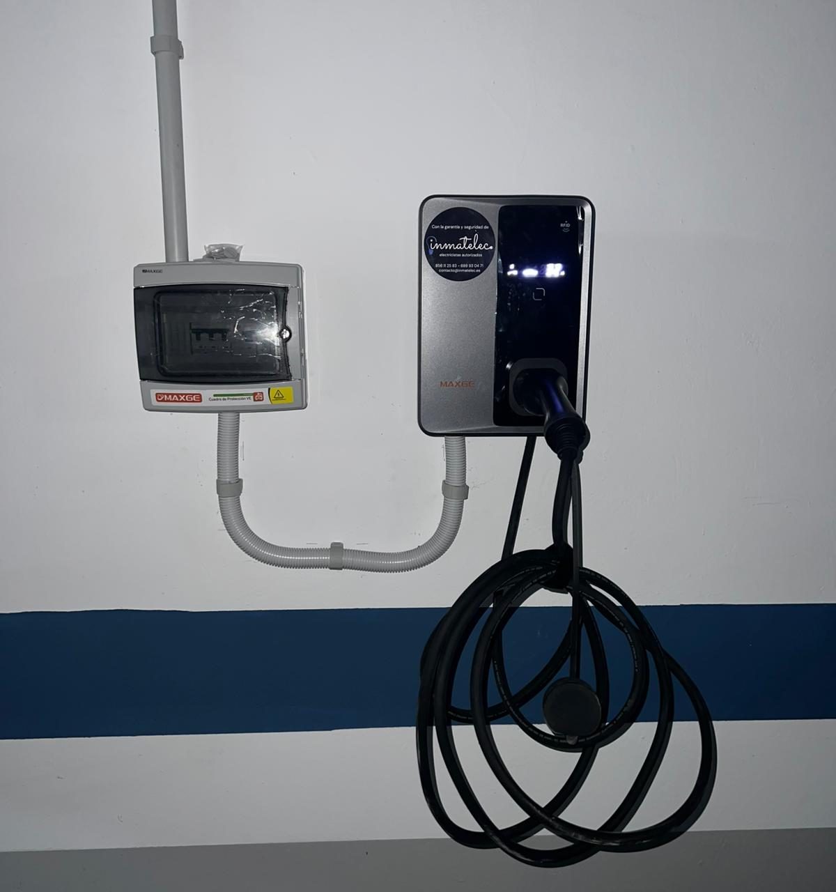 Instalación de cargador para coche eléctrico en Costa Ballena, Urbanización Los Ansares